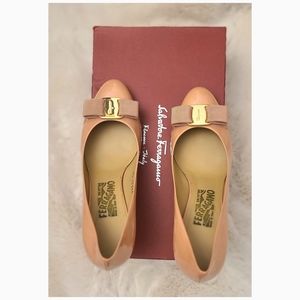Classic Ferragamo pump pink patent calf